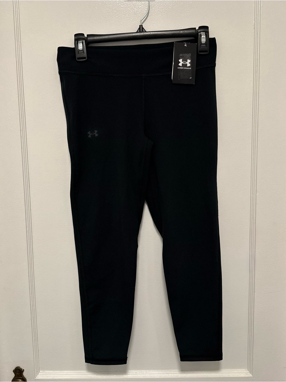 NWT Under Armour Girls Motion Crop Leggings Black YL